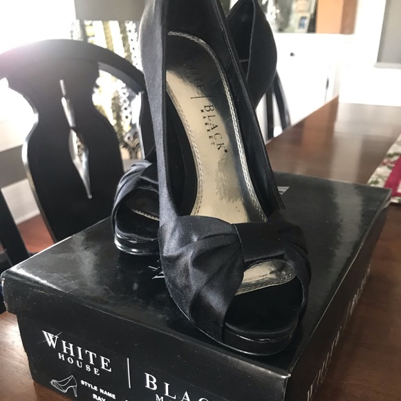 White House Black Market Heel - Picture 2 of 4